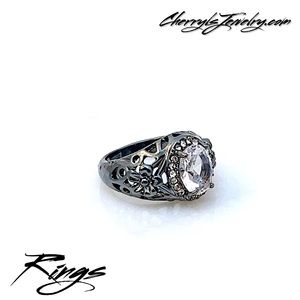 Cherryl's Jewelry - Darkened Silver Ring w Crystal Stone Cherryl's Jewelry - Darkened Silver Ring w Crystal Stone